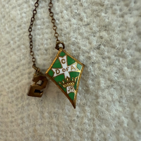 Antique Jr. Catholic Daughters of the Americas 2 & 3 year pins - Picture 3 of 8